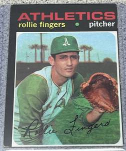 lot 134 image: 1971 Topps Baseball Card #384 - Rollie Fingers