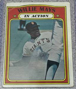 lot 136 image: 1972 Topps Baseball Card #50 - Willie Mays In Action