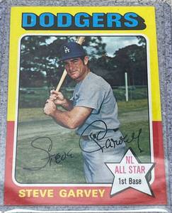 lot 146 image: 1975 Topps Baseball Card #140 - Steve Garvey Los Angeles Dodgers