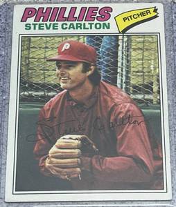 lot 152 image: 1977 Topps Baseball Card #110 - Steve Carlton