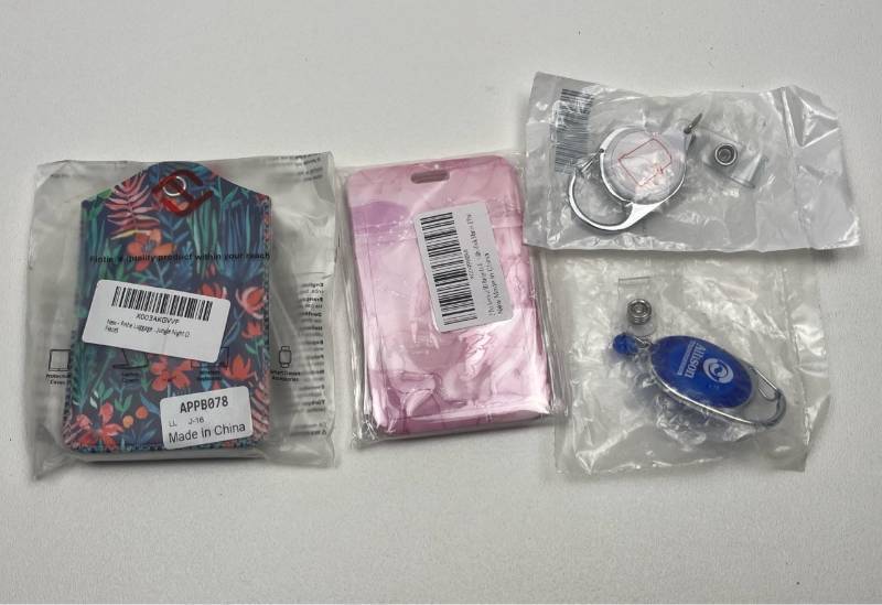 lot 172 image: Badge Holder Accessory Set