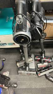 lot 18034 image: LG CordZero Stick Vacuum with Multiple Attachments