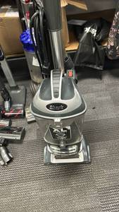 lot 18036 image: Shark Navigator Upright Vacuum Cleaner