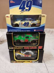 lot 42661 image: NASCAR 164 Scale Die Cast Car Collection Set of 3 - Retail $25