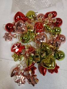 lot 25199 image: Christmas Ball Ornament Fireplace Wreath String Decor