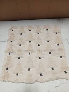 lot 27825 image: Beige Christmas Tree Throw Pillow Covers 2pk 17x17in - Retail $0