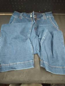 lot 6128 image: Womenfts Size 8 Stretch Denim Jeans