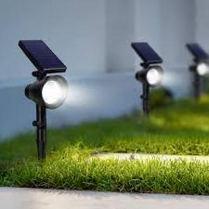 lot 2121 image: Outdoor garden lights solar powered