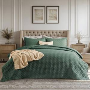 lot 13702 image: Bedsure King Quilt - Dark Green Bedspread King Size and Lightweight Comforter, Modern Coverlet with Clover Pattern, Ultra Soft All-Season Bedding, 106 x 96 Inches