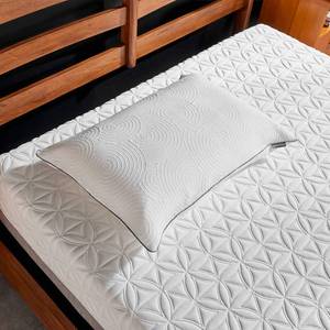 lot 12062 image: Tempur-Pedic TEMPUR-Protect Pillow Protector, Queen - 28.5 x 20, White