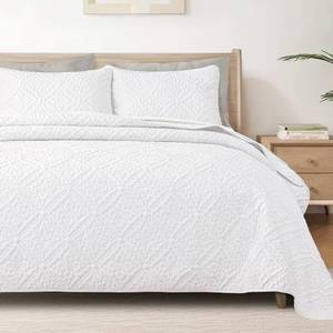 lot 19560 image: Exclusivo Mezcla King Quilt Bedding Set, Lightweight Soft Bedspreads Coverlets with 2 Pillow Shams, Modern White Oversized Quilts King Size for All Seasons