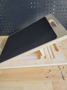 lot 19644 image: Wooden Adjustable Nail Sander For Dogs, Cats (Broken Stand Hinge)