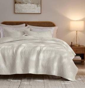 lot 19763 image: palassio Striped Beige 100% Cotton Quilt King Size Bedding Sets, Lightweight Crinkly Channel Pick Stitch Textured Bedspread Soft Shabby Chic Farmhouse Country Coverlet for All Season, 2 Shams