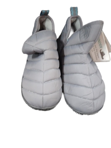 lot 5476 image: RockDove Quilted Slip-On Shoes size 8