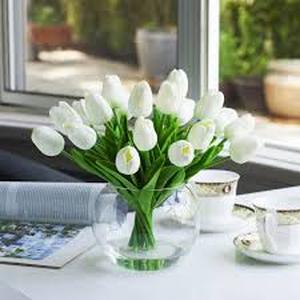 lot 2441 image: A  20 Piece White Tulip Artificial Flower Arrangement Set