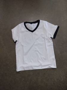 lot 2489 image: Poroka Girls Short Sleeve Shirt fridge is 9 to 10 years old