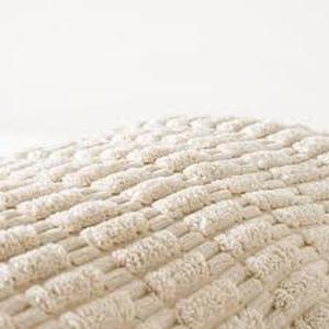 lot 9122 image: Soft Chenille Knit Throw Blanket