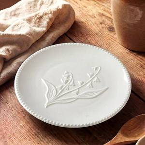 lot 6452 image: Yiyiring Vintage Large Ceramic Spoon Rest for Stove Top 6 Inch Kitchen Accessory Farmhouse Decoration Kitchen Embossed Cooking Spoon Holder Counter Utensil Holder for Ladle Spatula(Vintage Flower)