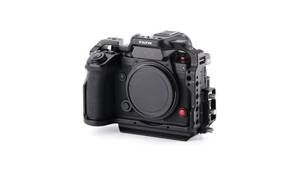 lot 11522 image: Tilta Full Camera Cage Compatible with Panasonic S1R II, S1 II, S1 IIE, S5 II, S5 IIX and G9 II � Black  HDMIUSB-C Clamp, Cold Shoe, 14in-20 and 38in-16 Threads  Slotted and Allen Key Included