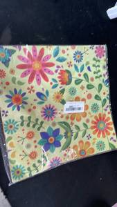 lot 10278 image: Colorful Floral Print Decorative Napkins Set