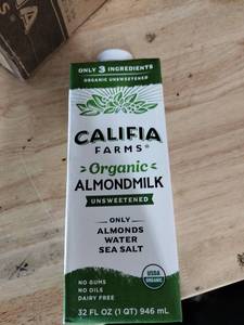 lot 1248 image: Califia Farms Organic Unsweetened Almondmilk 32 fl oz - Case of 6