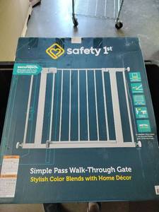 lot 1260 image: Safety 1st Simple Pass Walk-Through Baby Gate