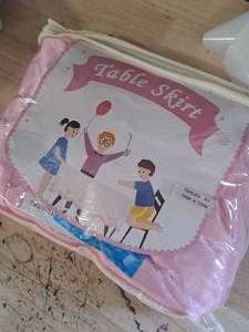 lot 4035 image: Pink Tulle Table Skirt 9FT