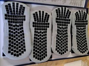 lot 4038 image: Non-Slip Grip Socks Set