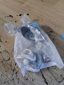 lot 4421 image: 5 pack of baby soothers