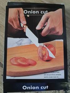 lot 4451 image: Suuker Extra-Large Onion Holder and Vegetable Slicer with 16 Stainless Steel Needles