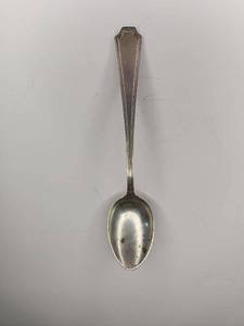 lot 88 image: Antique Durgin Sterling Silver Teaspoon with Ornate Handle 19.8g