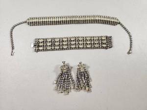 lot 98 image: 1950s Rhinestone Jewelry Set with Necklace Bracelet and Chandelier Earrings