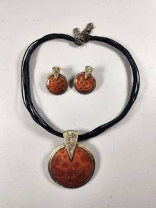 lot 200 image: Vintage Jewelry Set with Necklace and Earrings