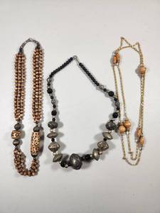 lot 204 image: Mixed Beaded Statement Necklace Collection