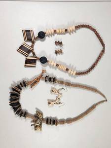 lot 205 image: Natural Wood Beaded Jewelry Set with Animals