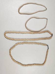 lot 212 image: Faux Pearl Necklace Collection Set