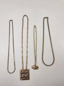 lot 215 image: Gold Chain Necklaces with Pendants Collection