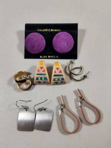 lot 224 image: Mixed Womens Fashion Earring Collection Set