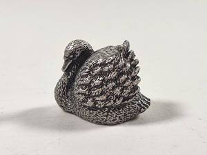 lot 244 image: Pewter Swan Figurine Thimble Vintage Pewter