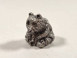 lot 245 image: Vintage Pewter Bear Thimble
