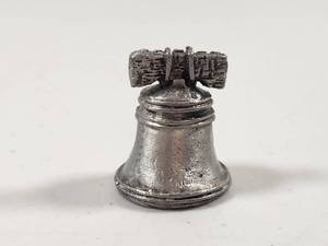 lot 246 image: Liberty Bell Pewter Miniature Replica 1787-1987 Thimble