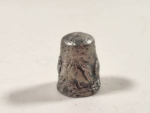 lot 248 image: Decorative Metal Thimble with Swan Design