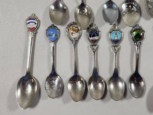 lot 264 image: Collectible Souvenir Spoons Set with State and Tourist Destination Emblems