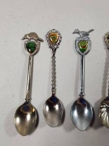 lot 265 image: Collectible US State Souvenir Spoon Set