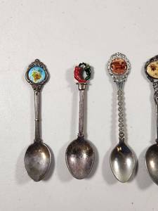 lot 266 image: Collectible Souvenir Spoon Set