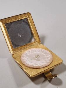 lot 290 image: Vintage Avon Gold Tone Compact Powder Case with Mirror
