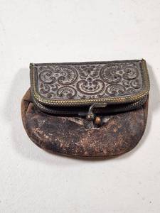 lot 298 image: Elgin State Bank Kansas Promotional Leather Coin Purse