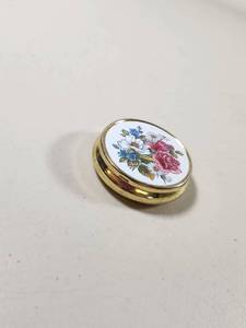 lot 317 image: Vintage Floral Pillbox