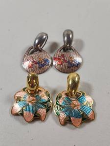 lot 329 image: Cloisonne Enamel Floral Earrings Set