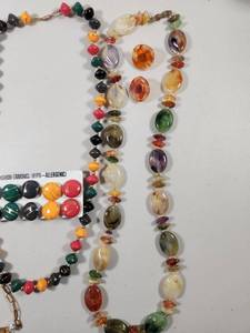lot 335 image: Mixed Multicolor Beaded Jewelry Collection with Earrings Set